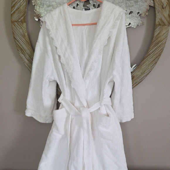 Classic White Hooded Terry Robe - Women’s Bathrobe - Picture 3 of 9
